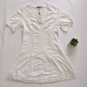 Zara short dress with open work embroidery. V neck/balloon sleeves